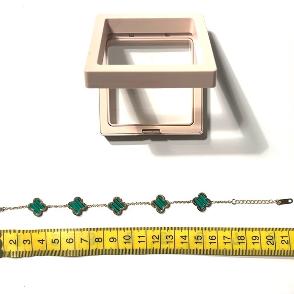 Brand new bracelet with box - Picture 4 of 4